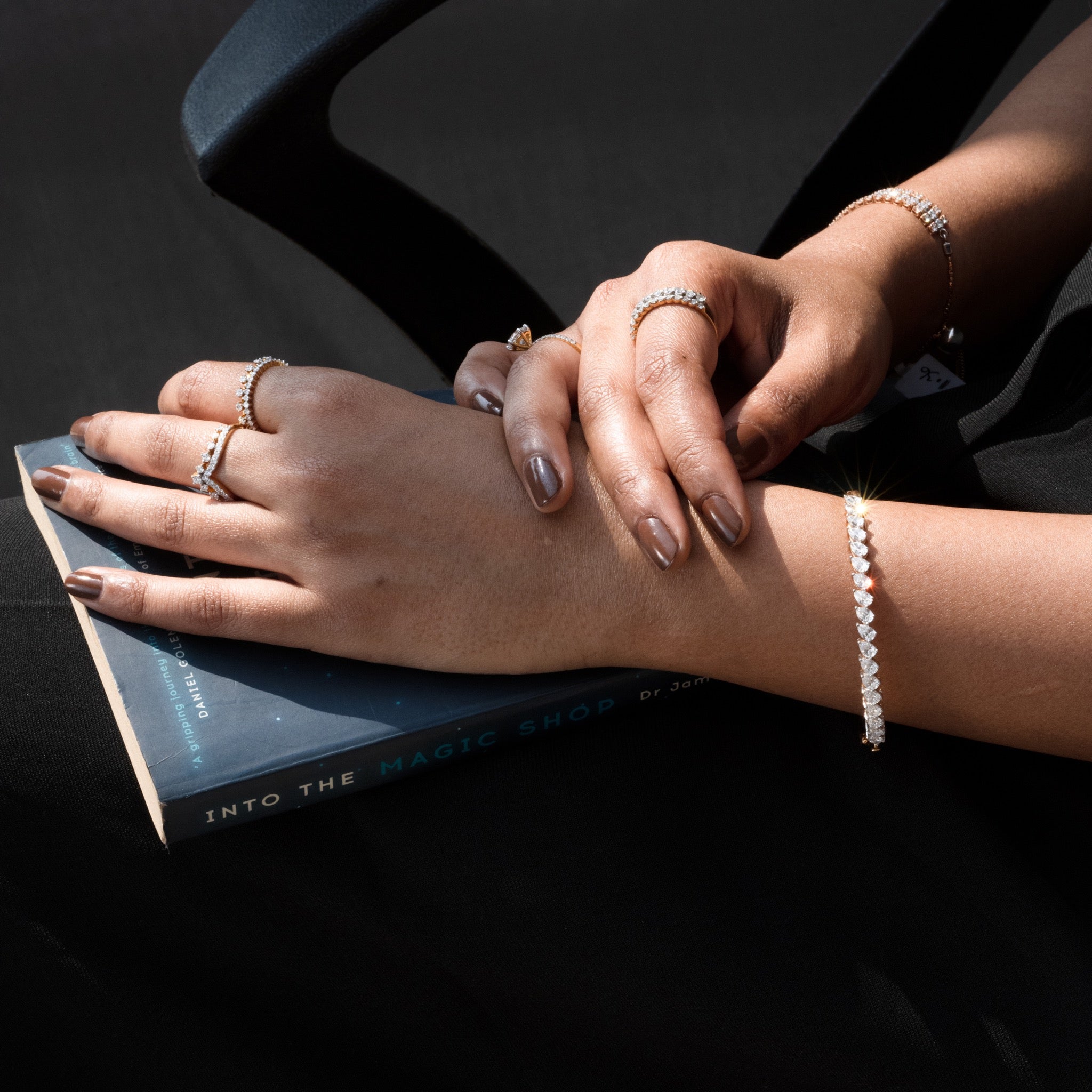 Pear cut Solitaire Bracelet: Size 2-3