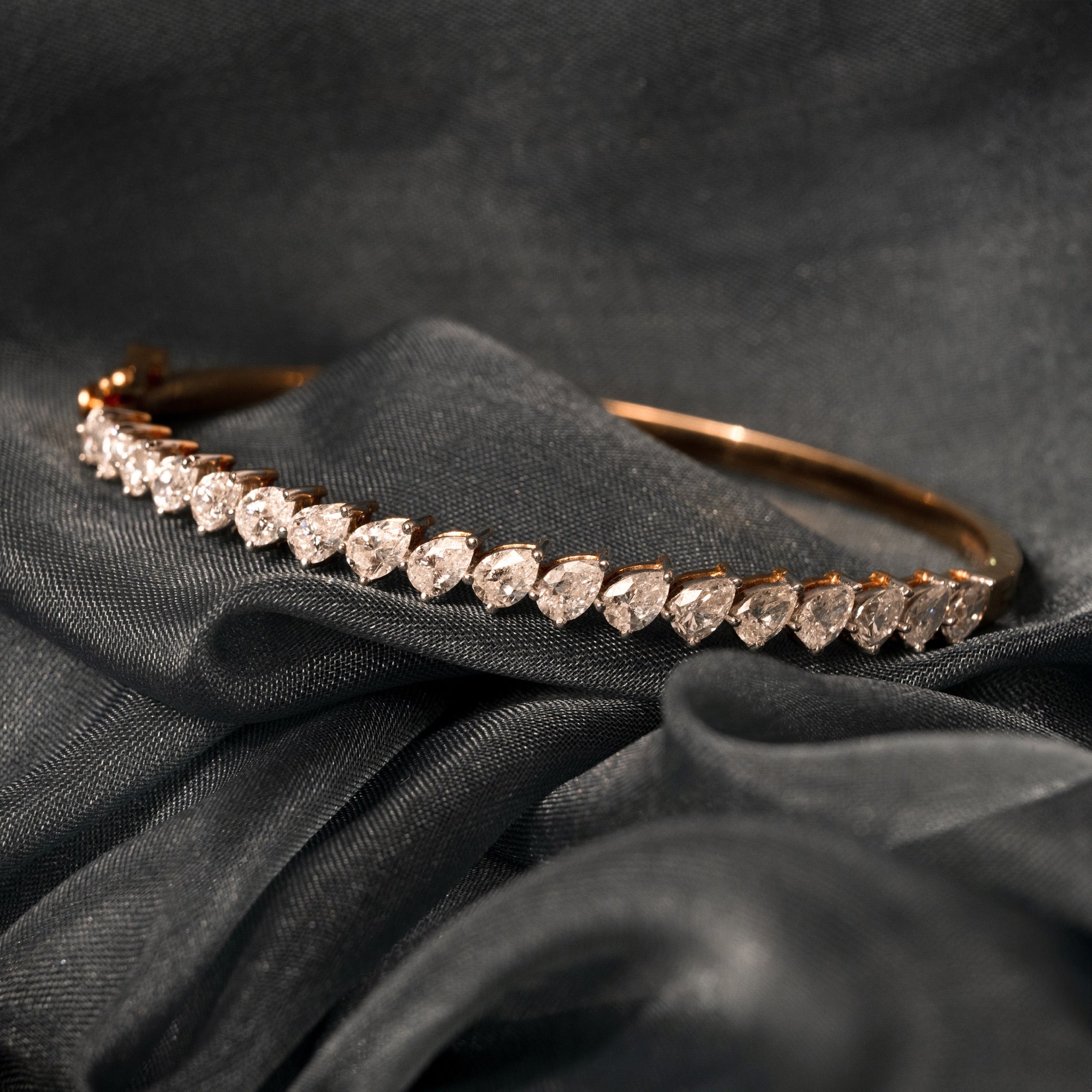 Pear cut Solitaire Bracelet: Size 2-3