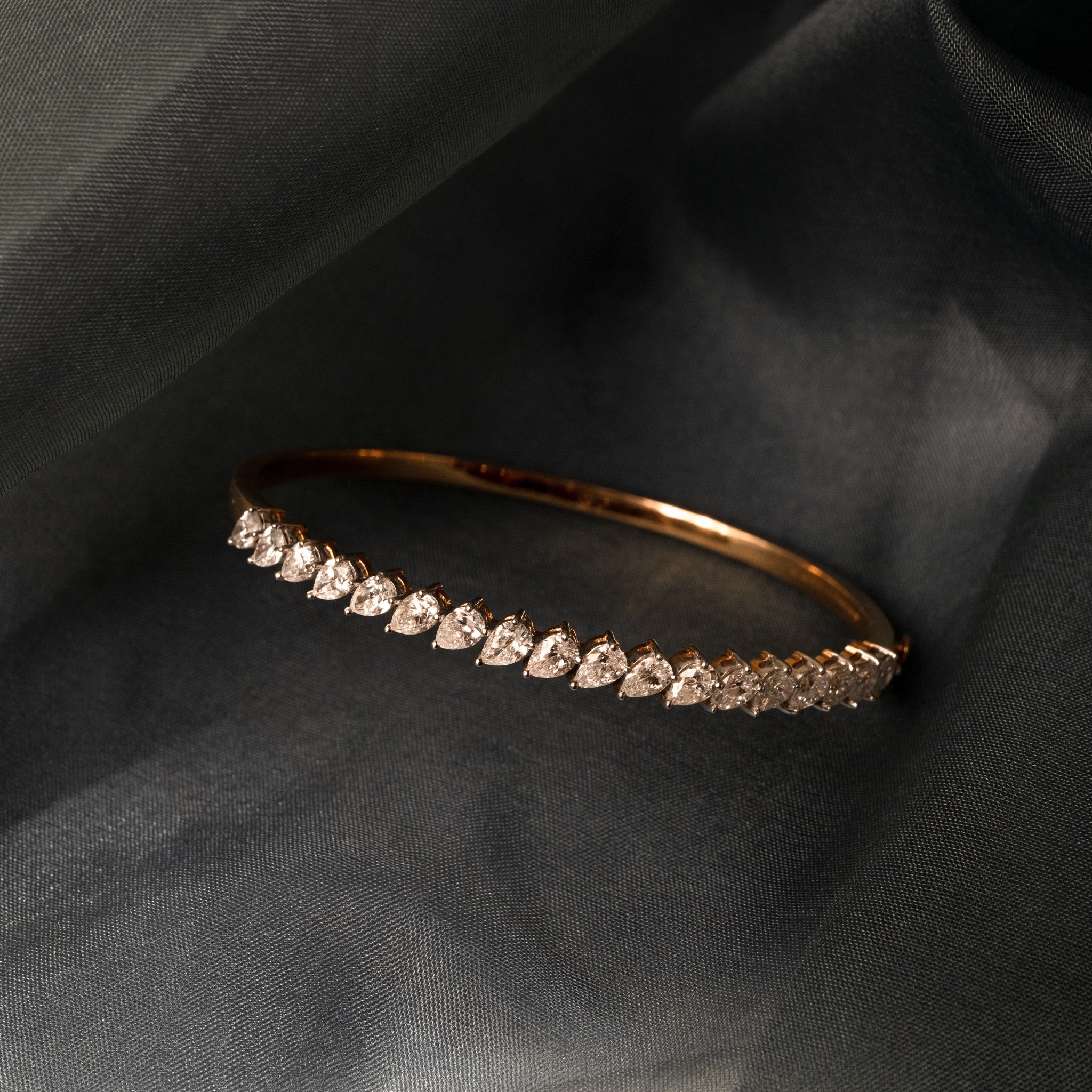 Pear cut Solitaire Bracelet: Size 2-3
