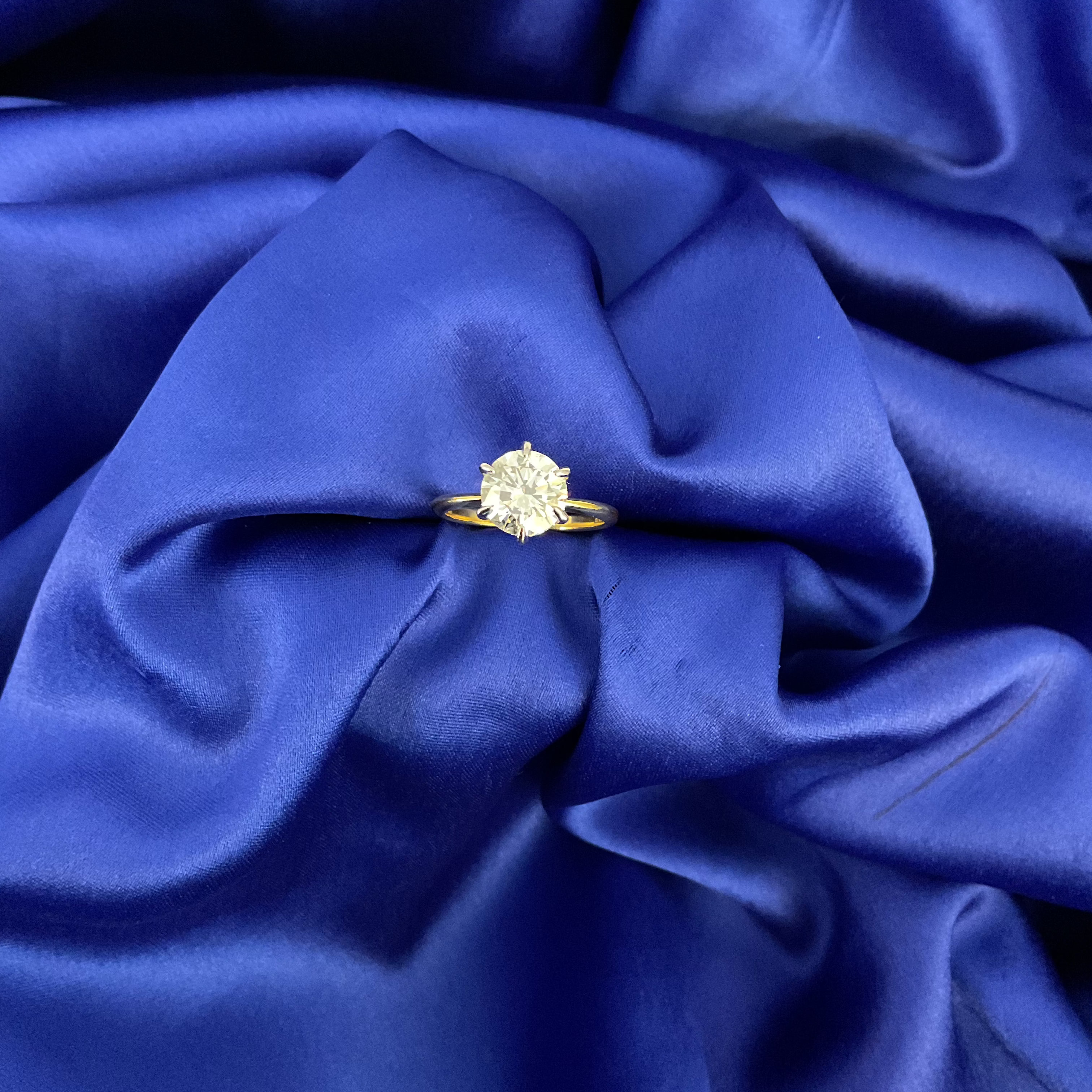 2 Ct Solitaire Ring: Size 12