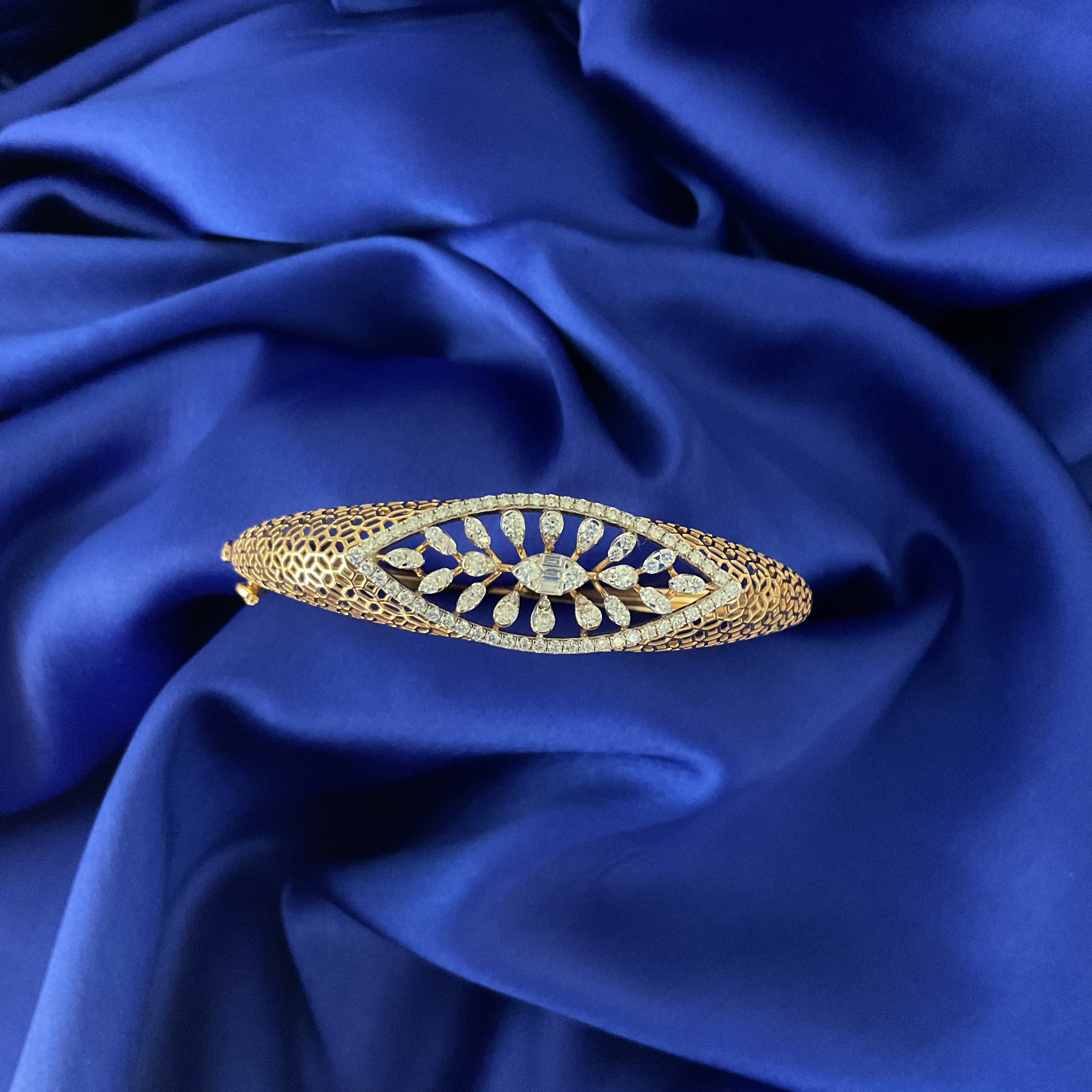 Celestial Gaze Bracelet: Size 2-3