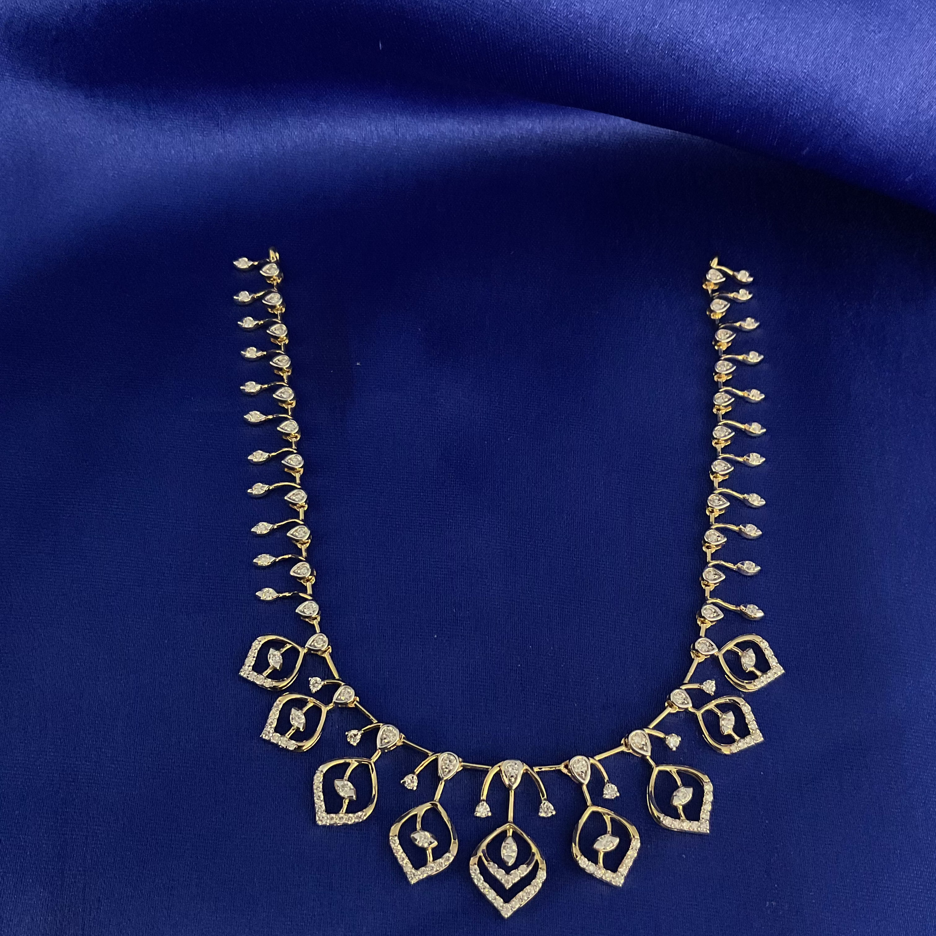 Diamora Necklace