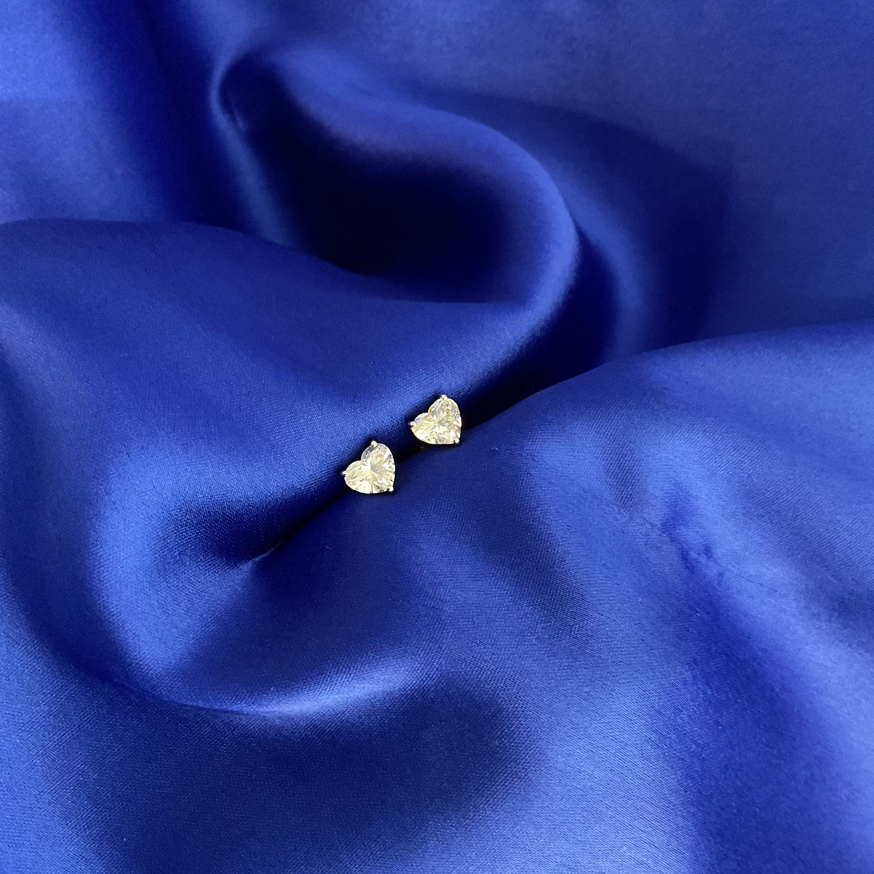 1 Ct Heart Studs