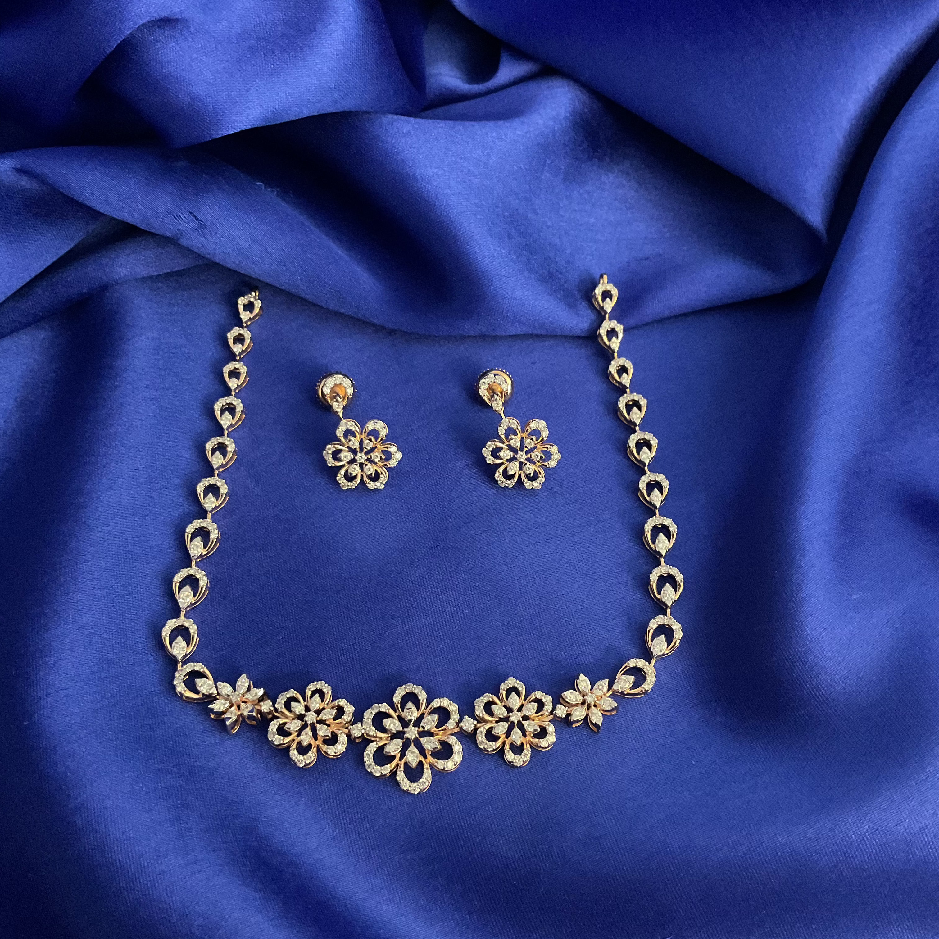 Trifloré Earrings