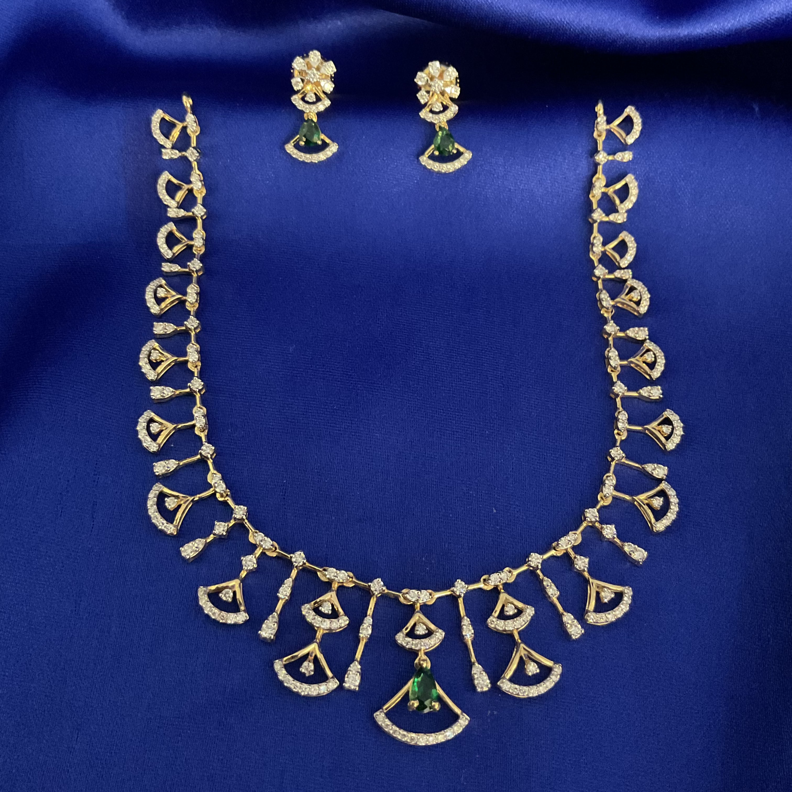 Paisley Motifs Necklace
