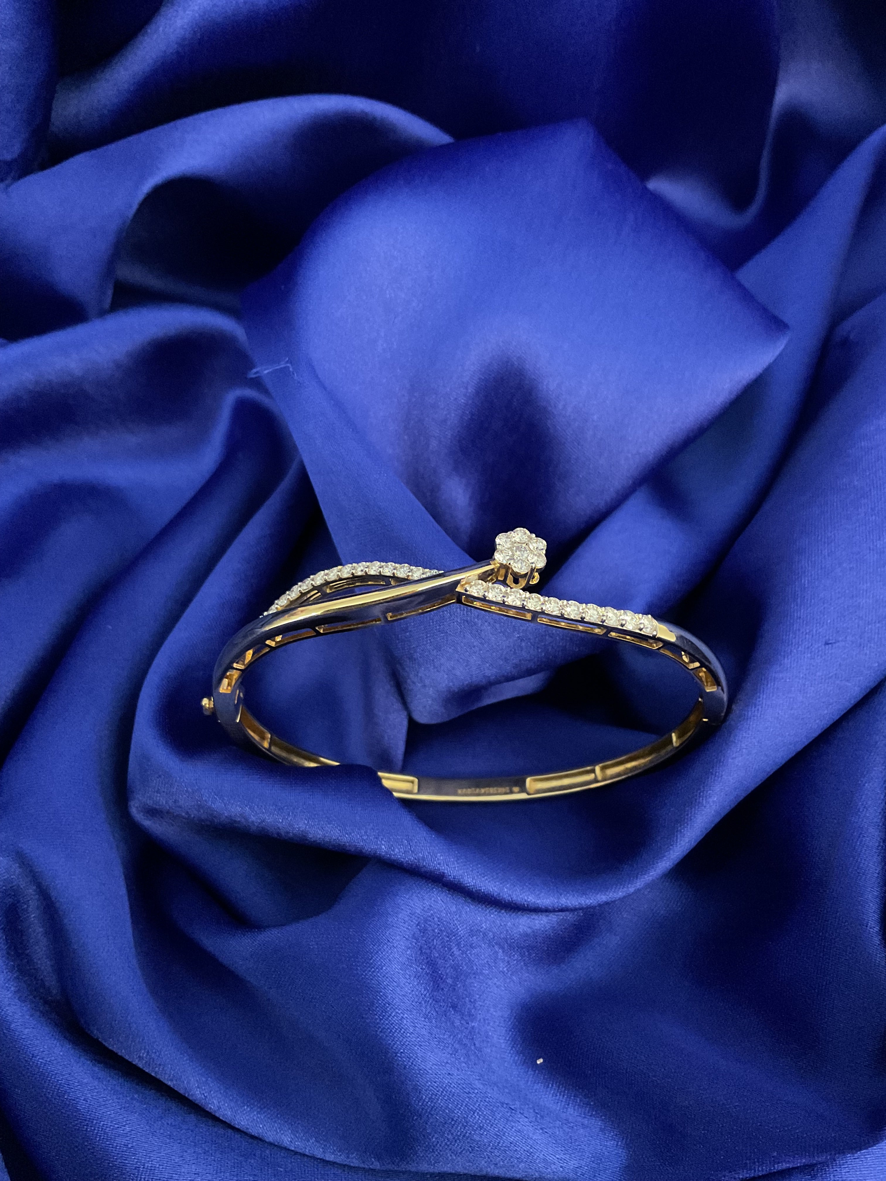 Kusumam Curve Bracelet