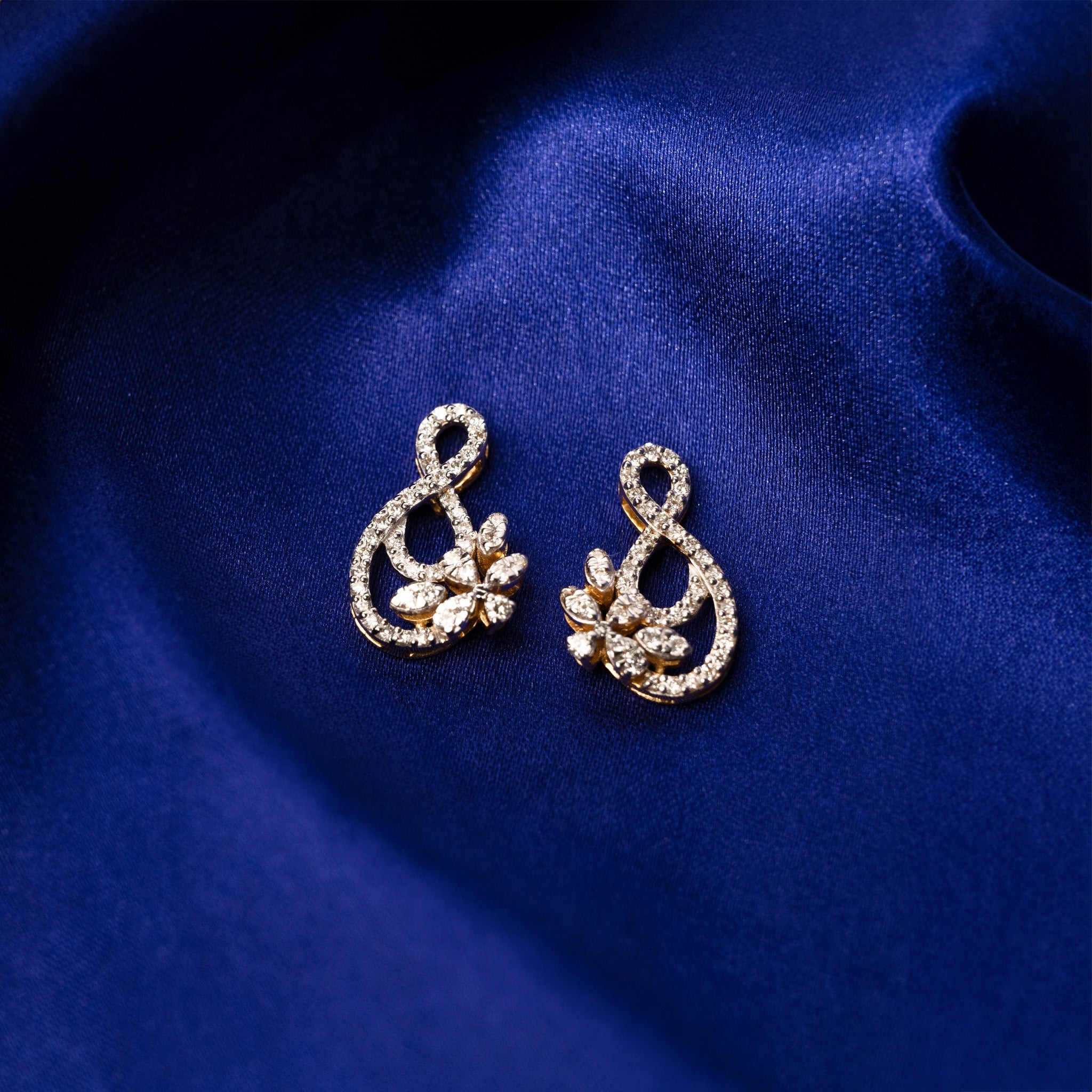 Infinia - Studs