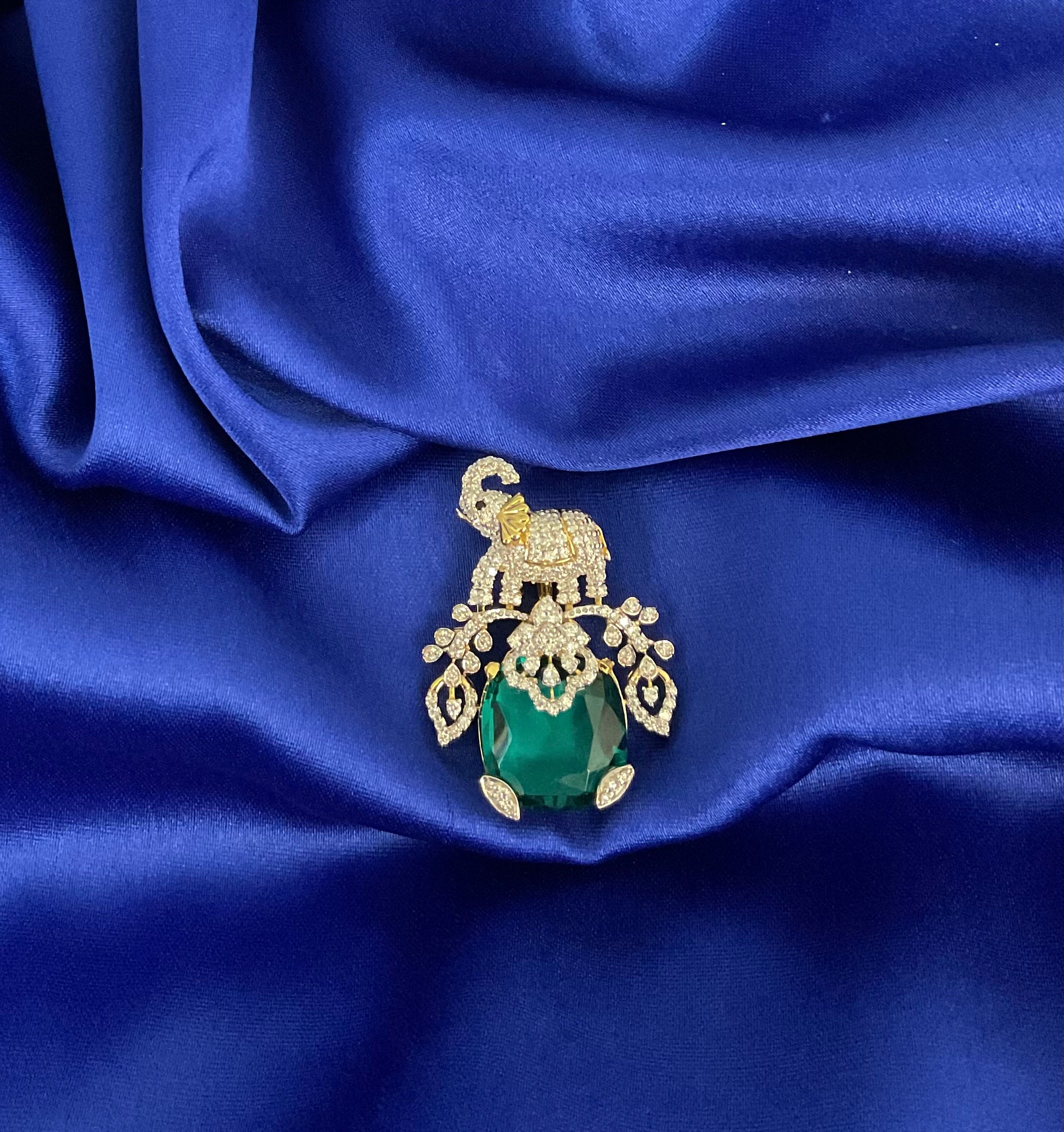 Jungle Royale Pendant