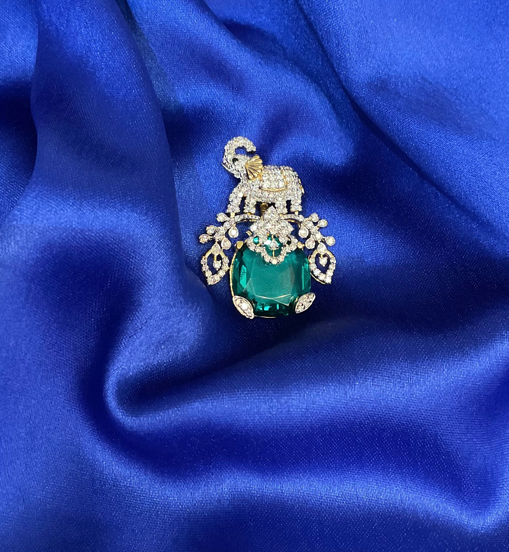 Jungle Royale Pendant