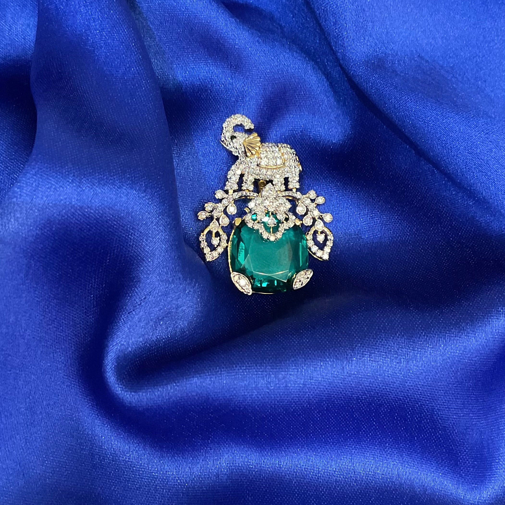 Jungle Royale Pendant