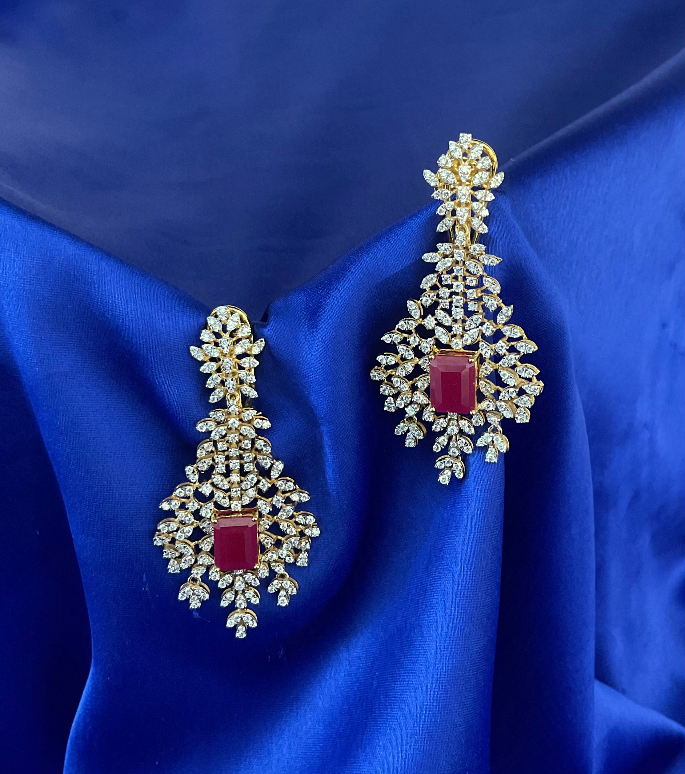 Magnifica Chandelier Earrings