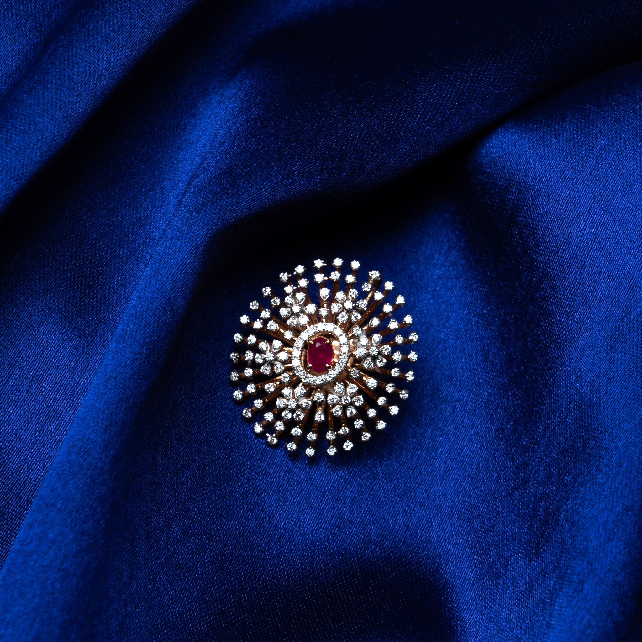 Nishagandha Oval Pendant
