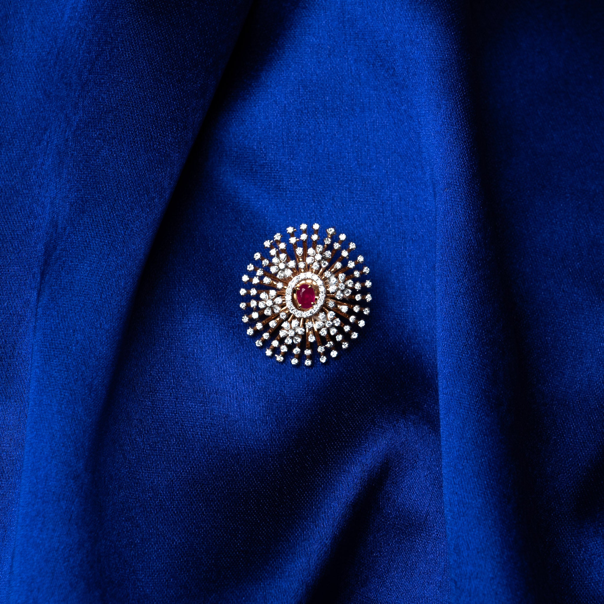 Nishagandha Oval Pendant