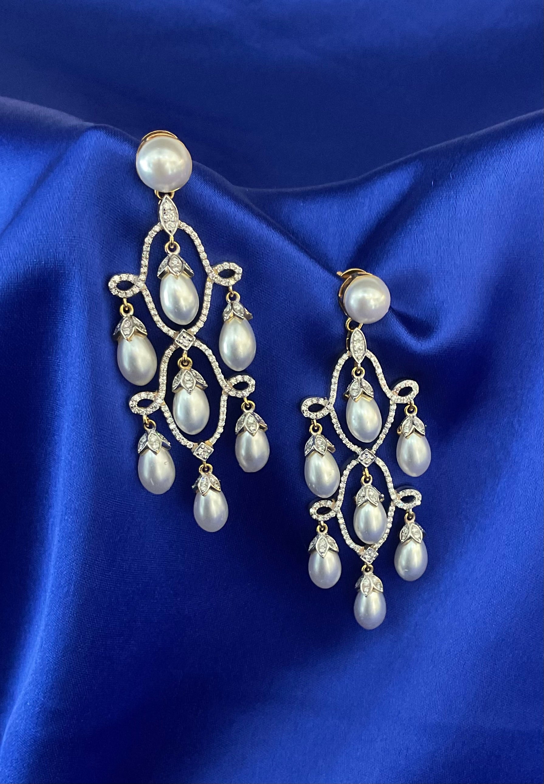Paradise of Pearls Hangings