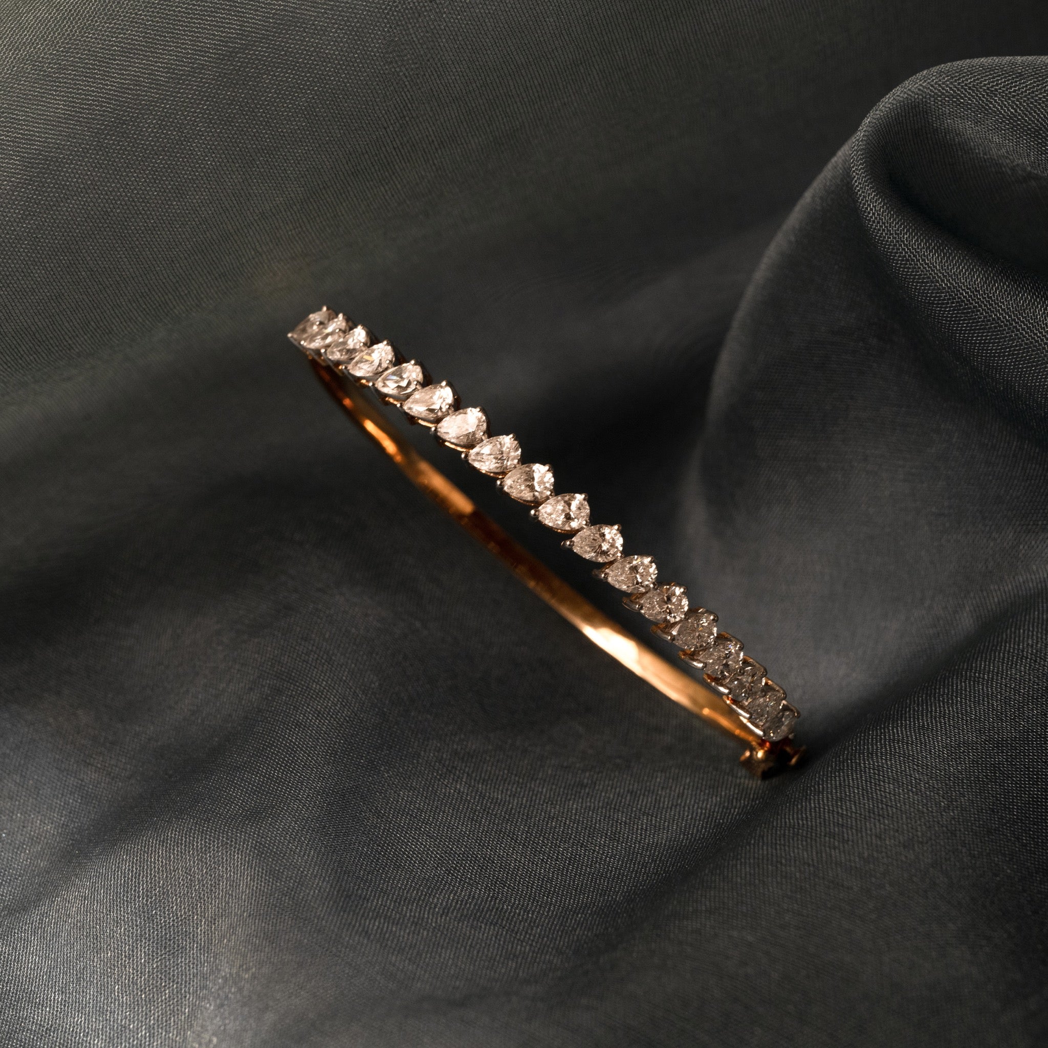 Pear cut Solitaire Bracelet: Size 2-3