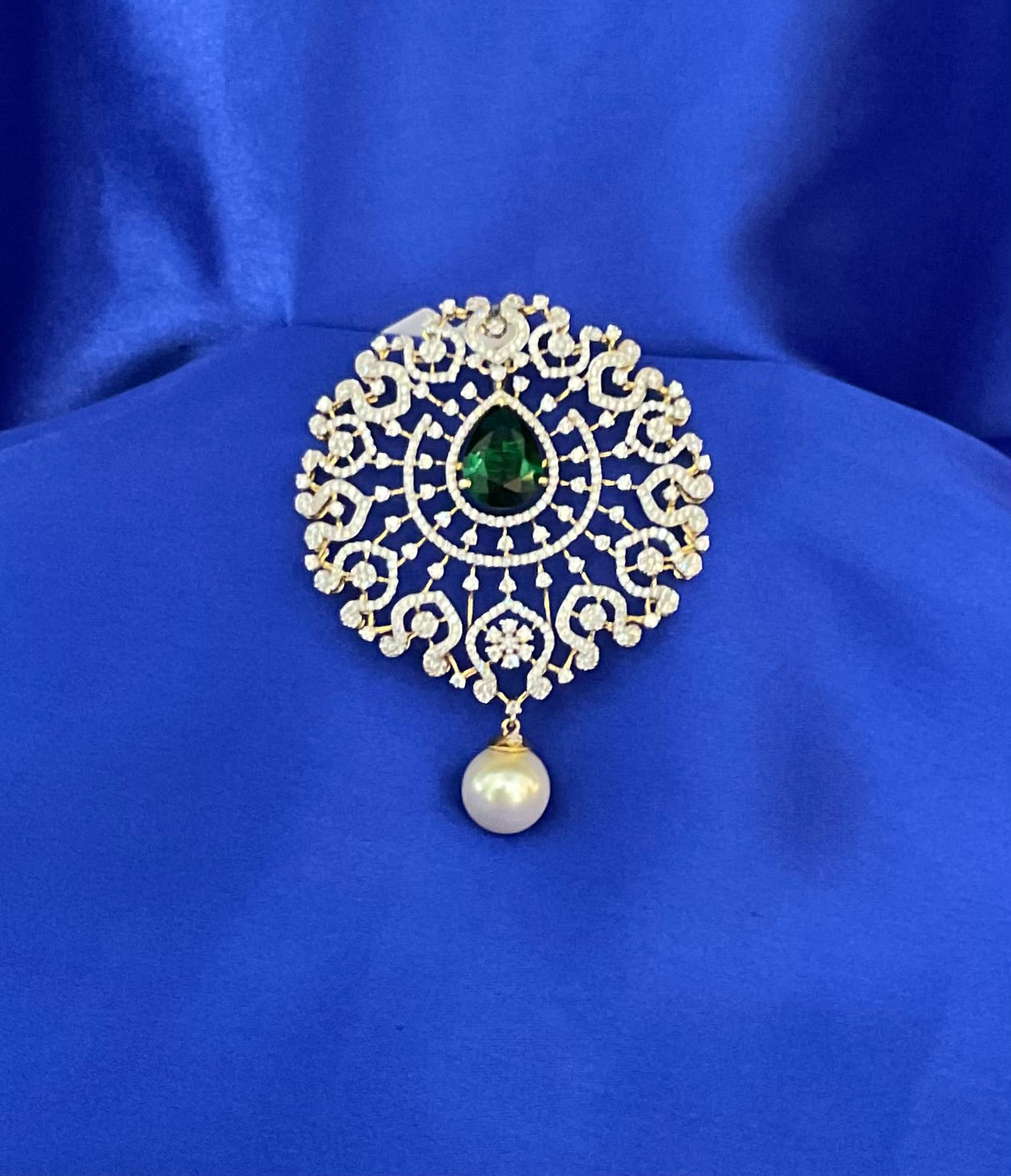 Queens Title Pendant