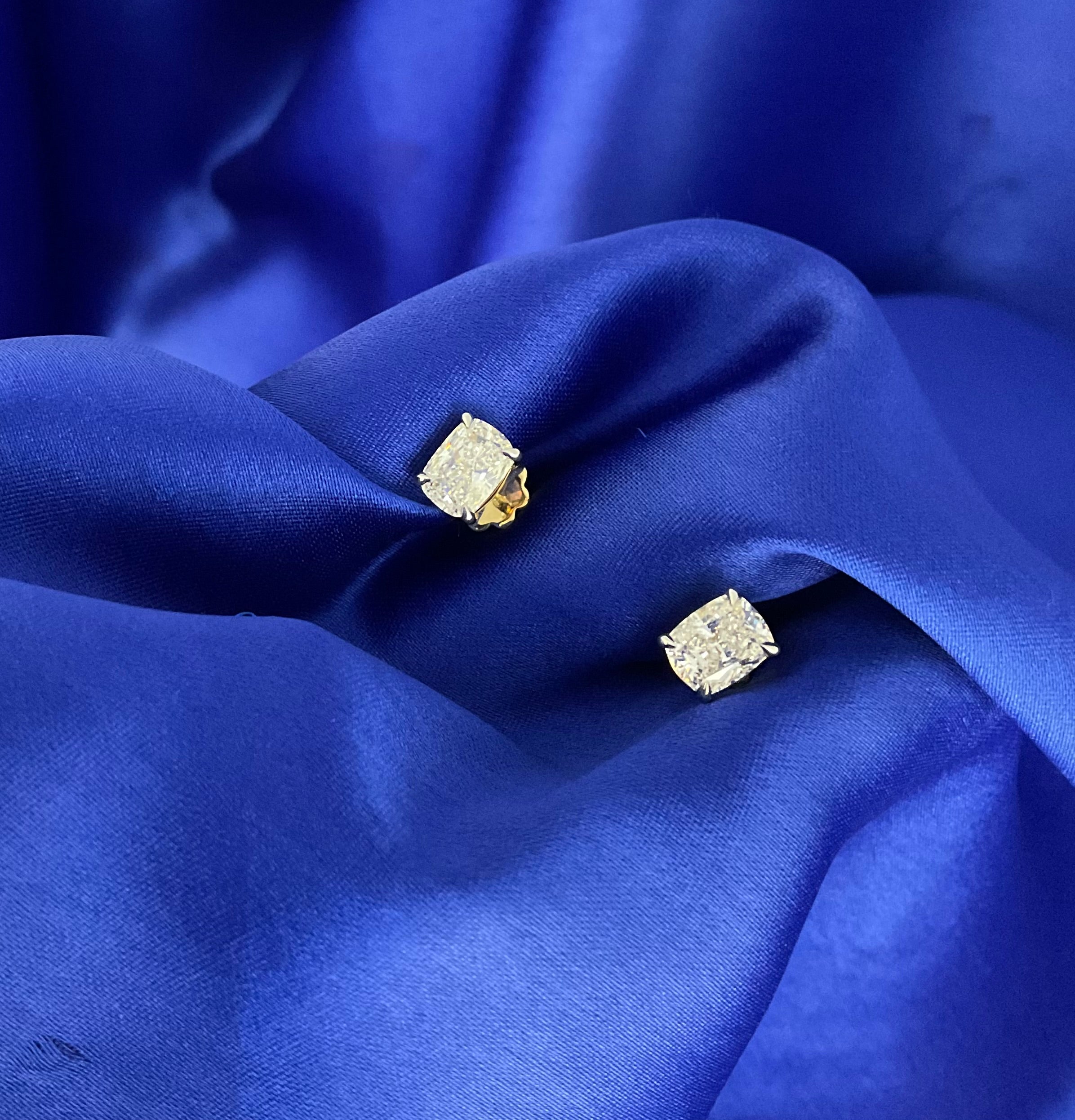 1 Ct Cushion Brilliant Cut Studs