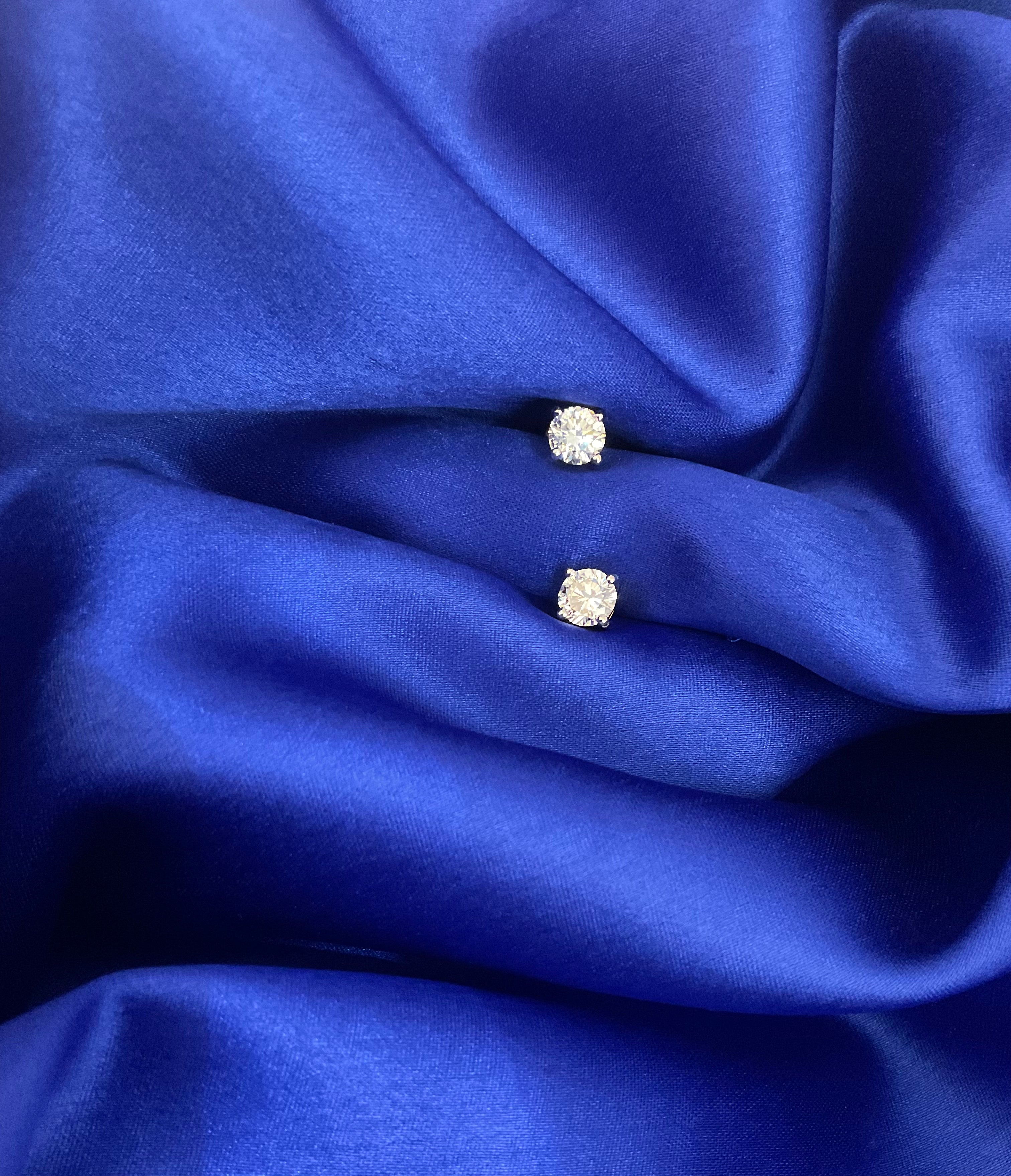 68.5 Cents Solitaire Studs