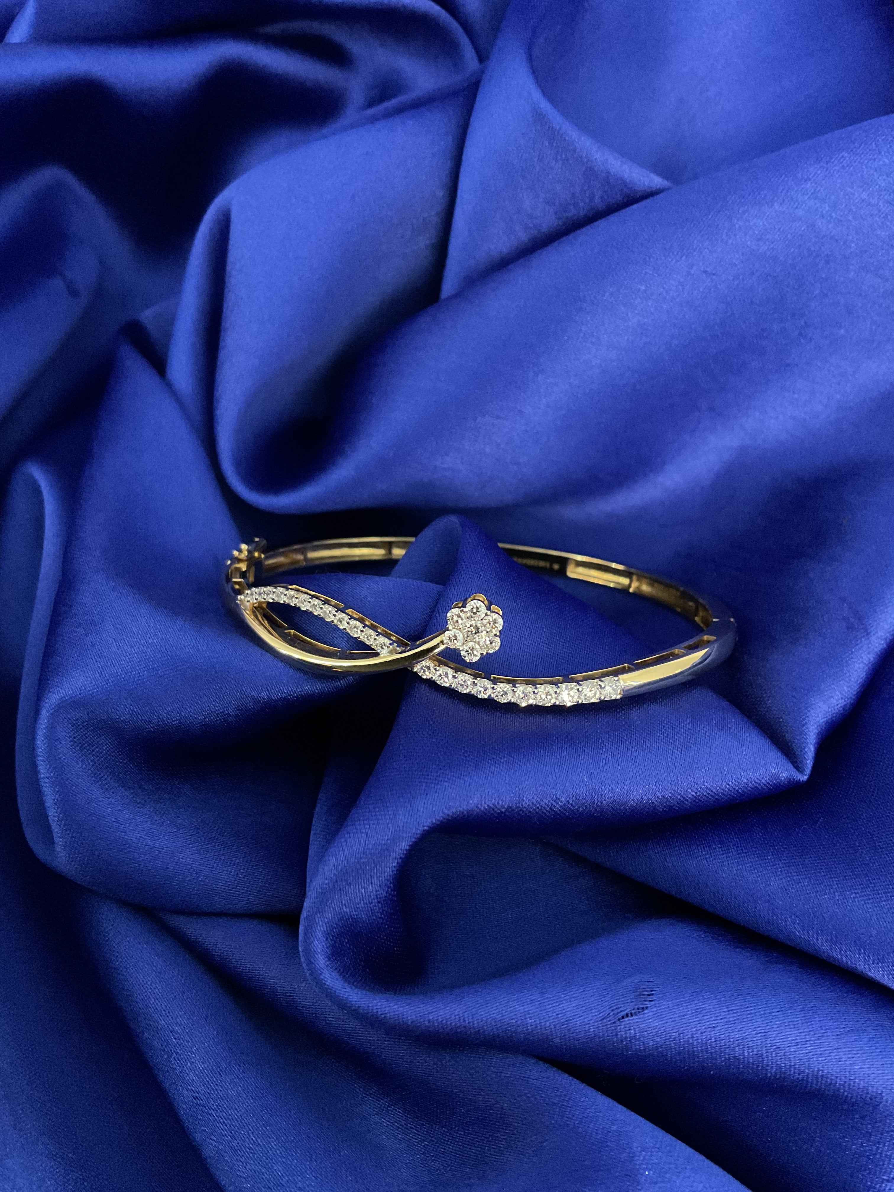 Kusumam Curve Bracelet