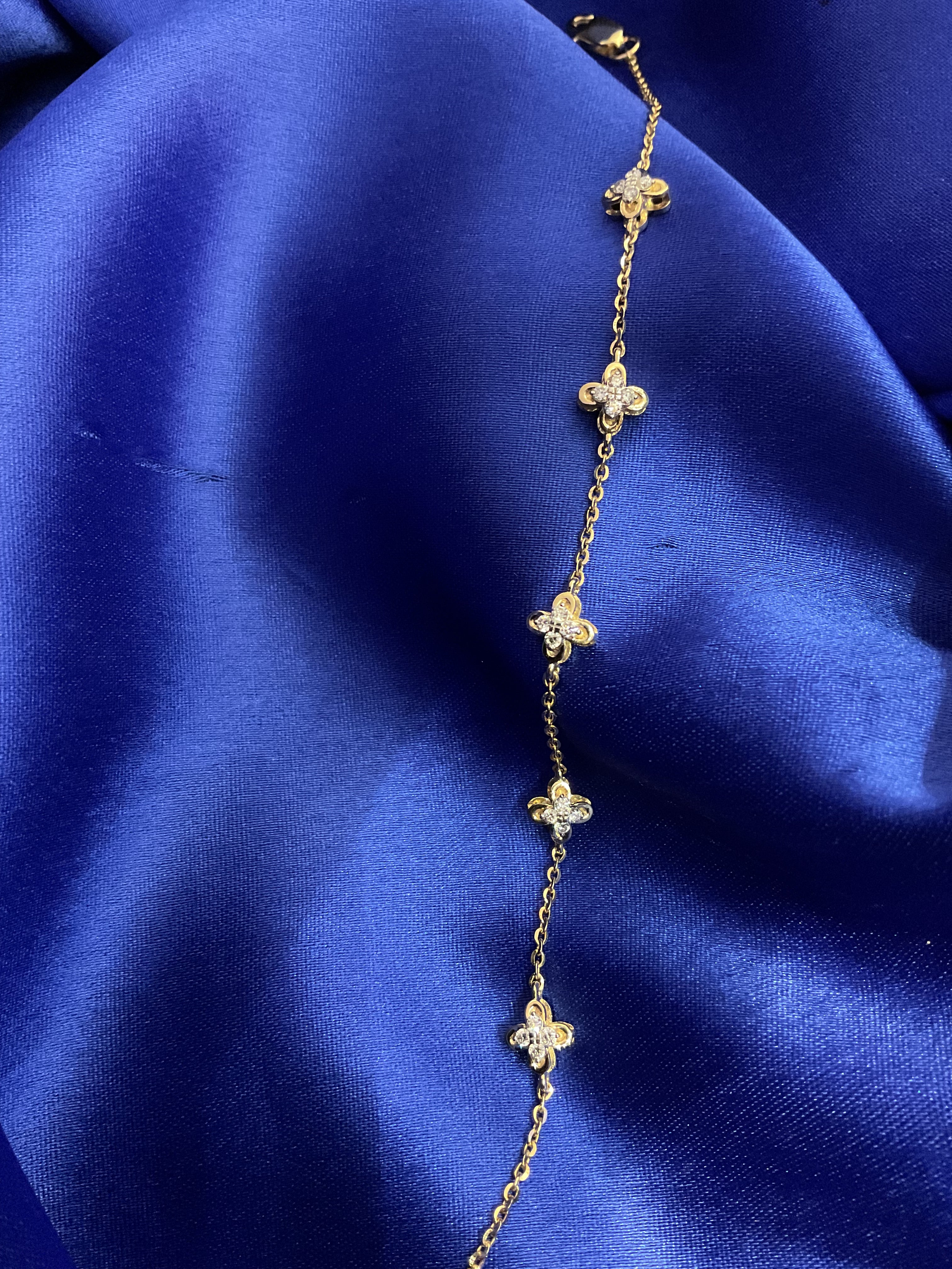 Linear Flowers Bracelet