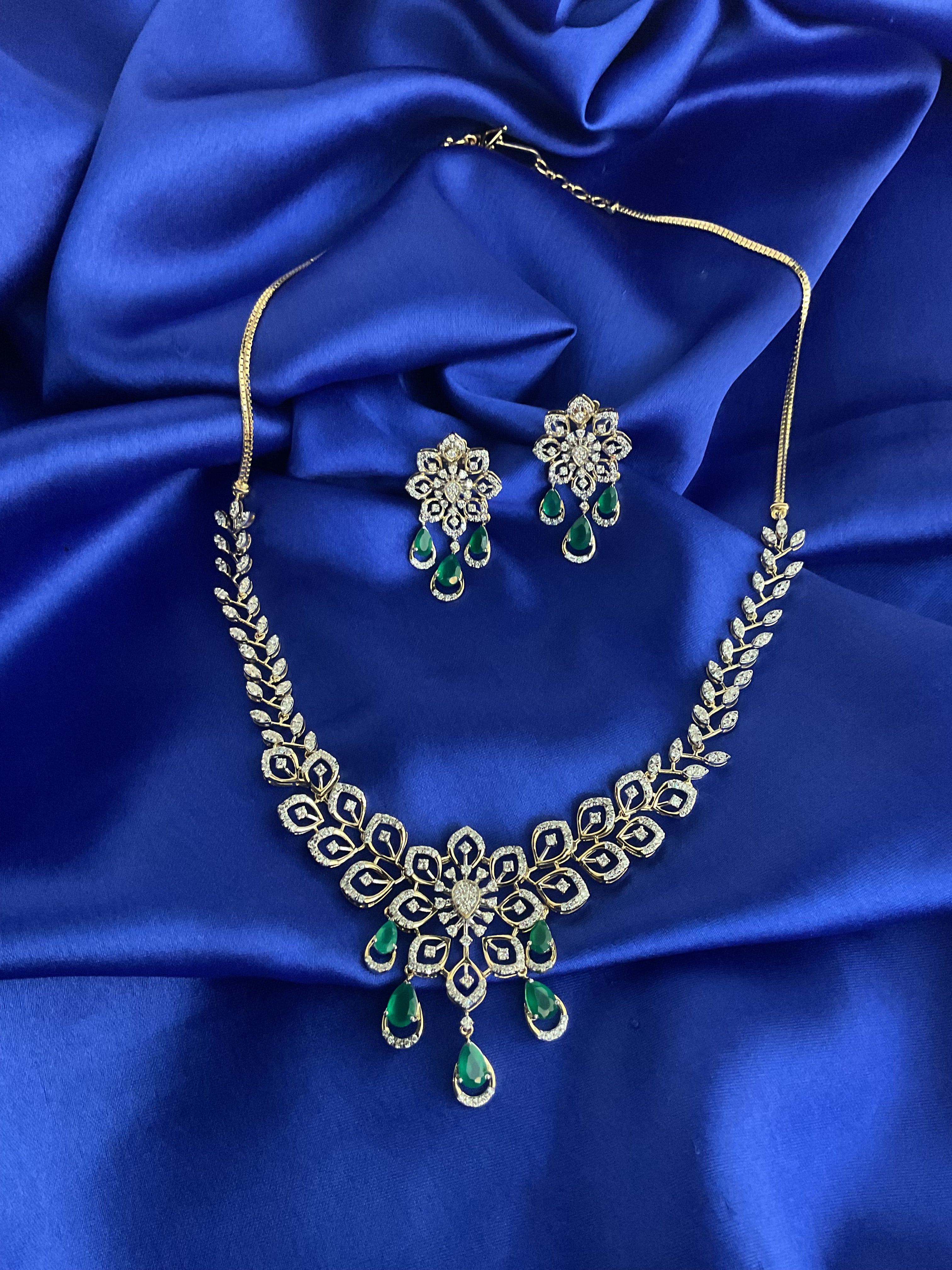 Emarald Flora Necklace