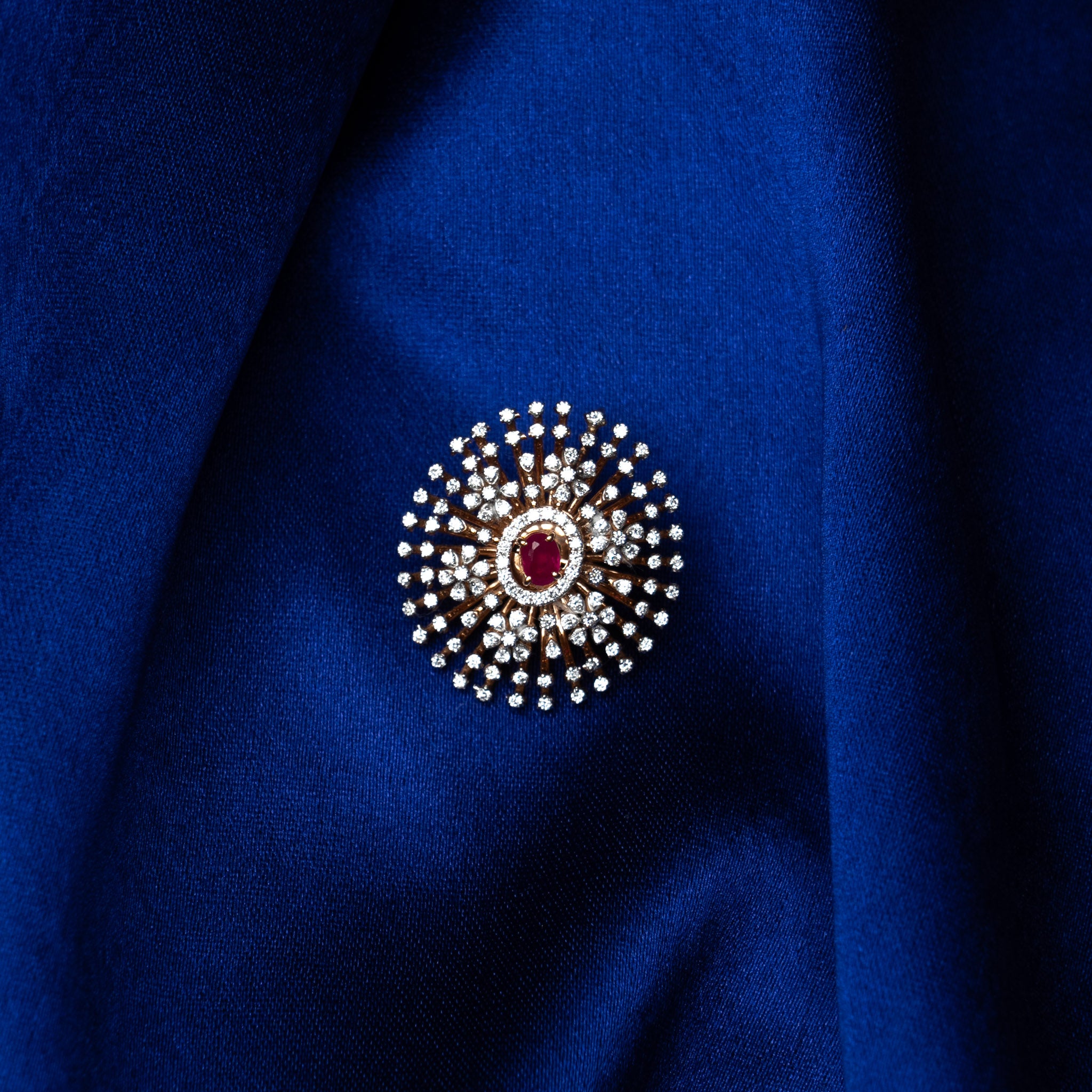 Nishagandha Oval Pendant